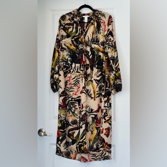 H&M Dresses & Skirts - H&M Dress Butterflies Tan Burgundy Orange Floral Ruffled Neck Gathers Sz 8